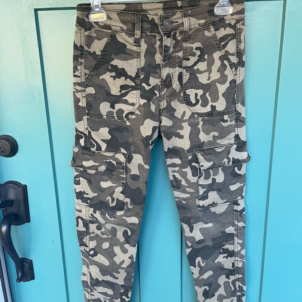 KanCan Camouflage Pants With 2% Spandex Size 5